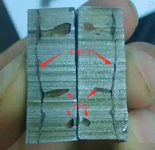 选区激光烧结零件内部未熔合缺陷的扫描电镜照片