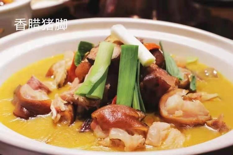 湖北南漳农家招待客人的腊蹄子蒸菜席