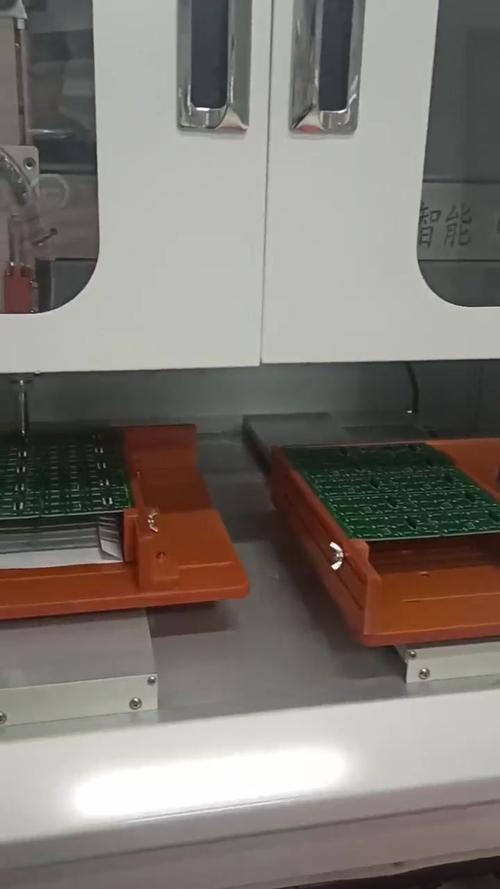 机械工业工厂工业控制器三防涂覆工位实拍