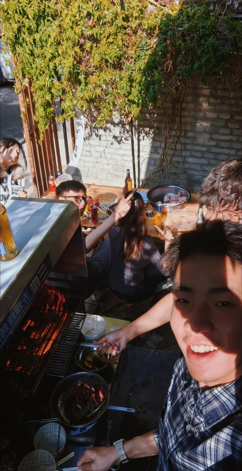 周边彩蛋：一个只存在两小时的烧烤摊