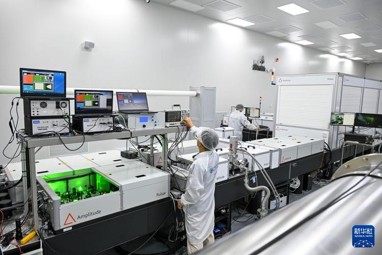 超强激光等离子体加速器实验平台