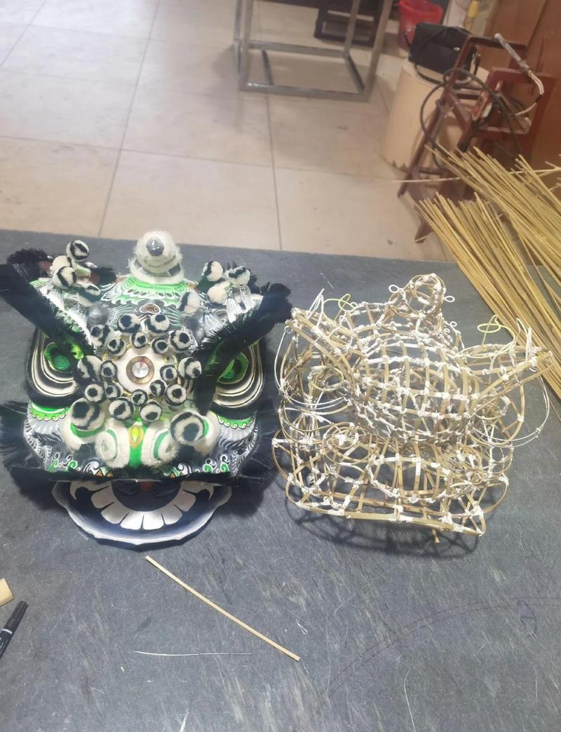 广东佛山手工扎作醒狮头部半成品