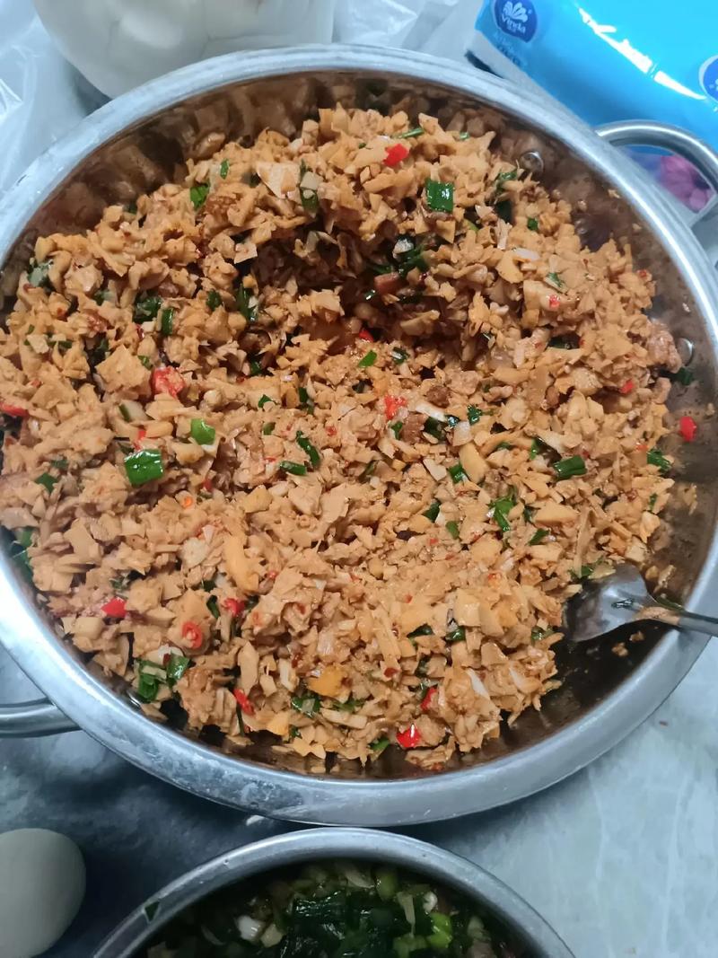 木塔乡路边摊现蒸的东至笋丁腊肉米粑
