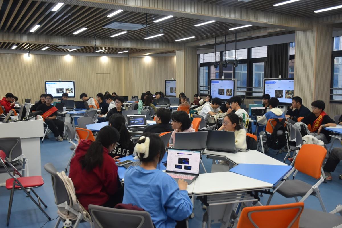 高校智慧教室大学生学习场景