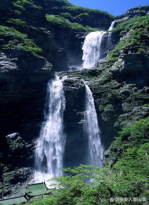 庐山雨后三叠泉瀑布景观