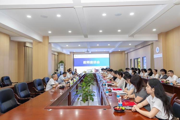 教师师徒结对签约仪式空荡会议室
