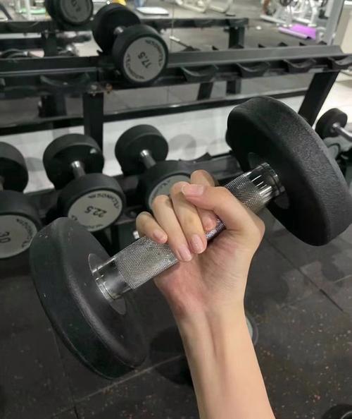 健身哑铃力竭训练实拍