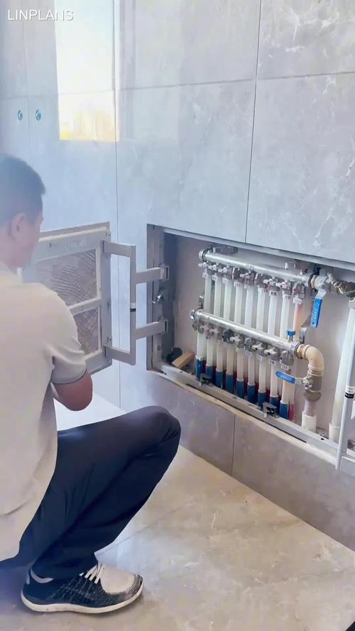 地暖分水器安装卫生间隐藏