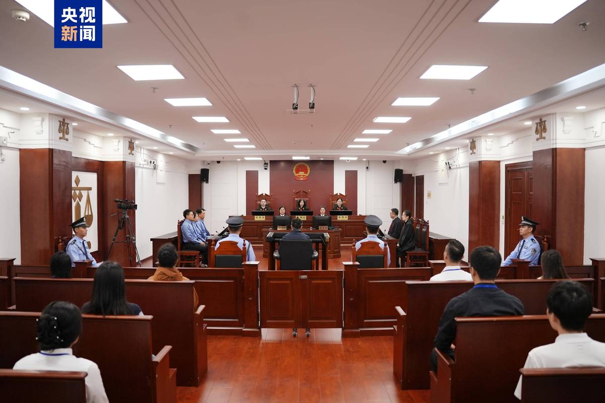 法庭被告人行使辩护权现场