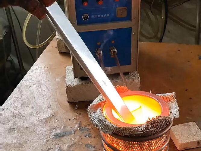 首饰加工用小型高频熔炼炉操作示范