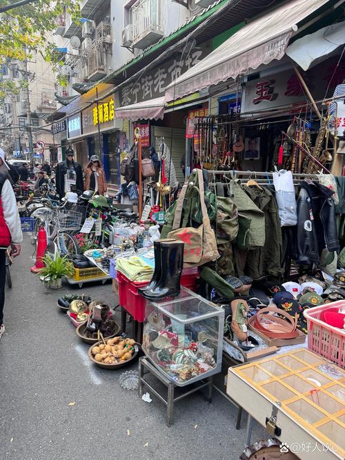 城市老城区二手房屋买卖交易现场