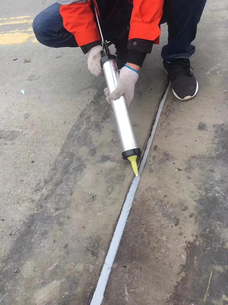 液压泵结合面密封胶现场施工图