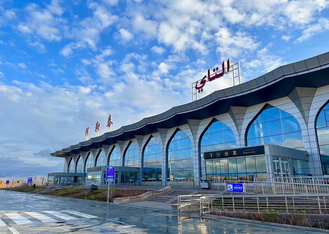 阿勒泰市民大厅晨光