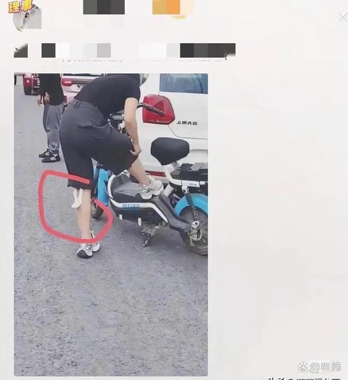 楼下撞见同款尴尬