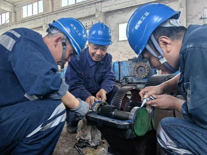 减速机售后维修服务人员现场检修