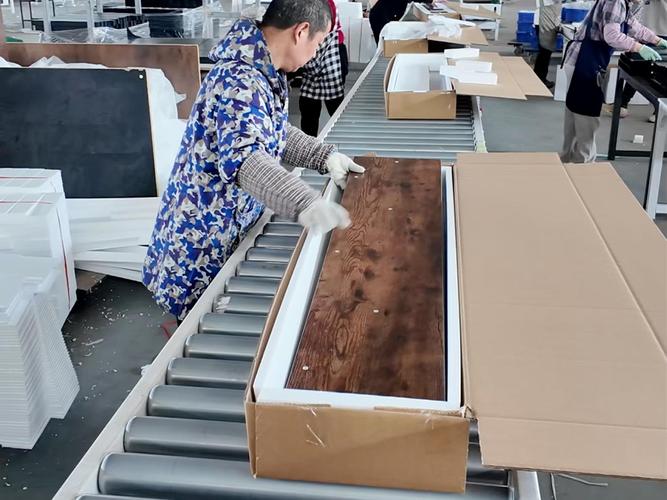 快消工厂包装线装箱环节堵料现场