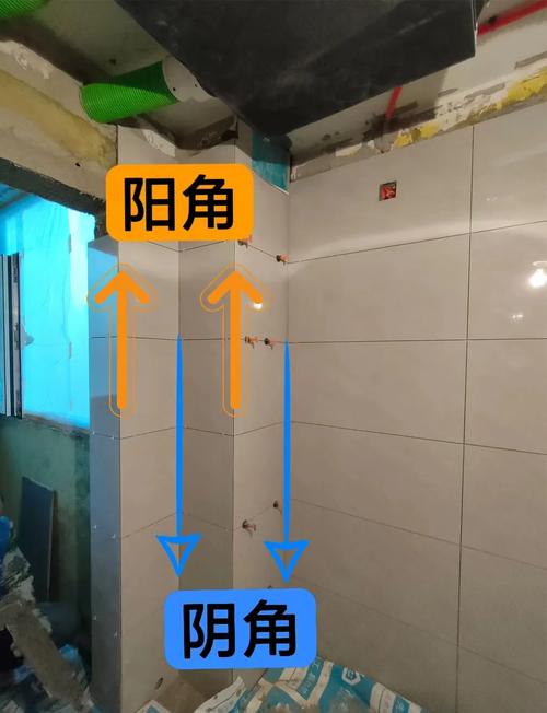 装修现场未修正与修正后阴阳角对比图