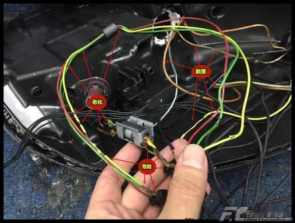 汽修车间老化车灯虚接线路实拍