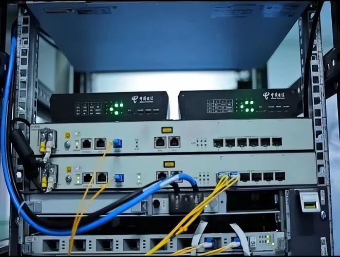 工业PON网络车间光分路器安装实拍图