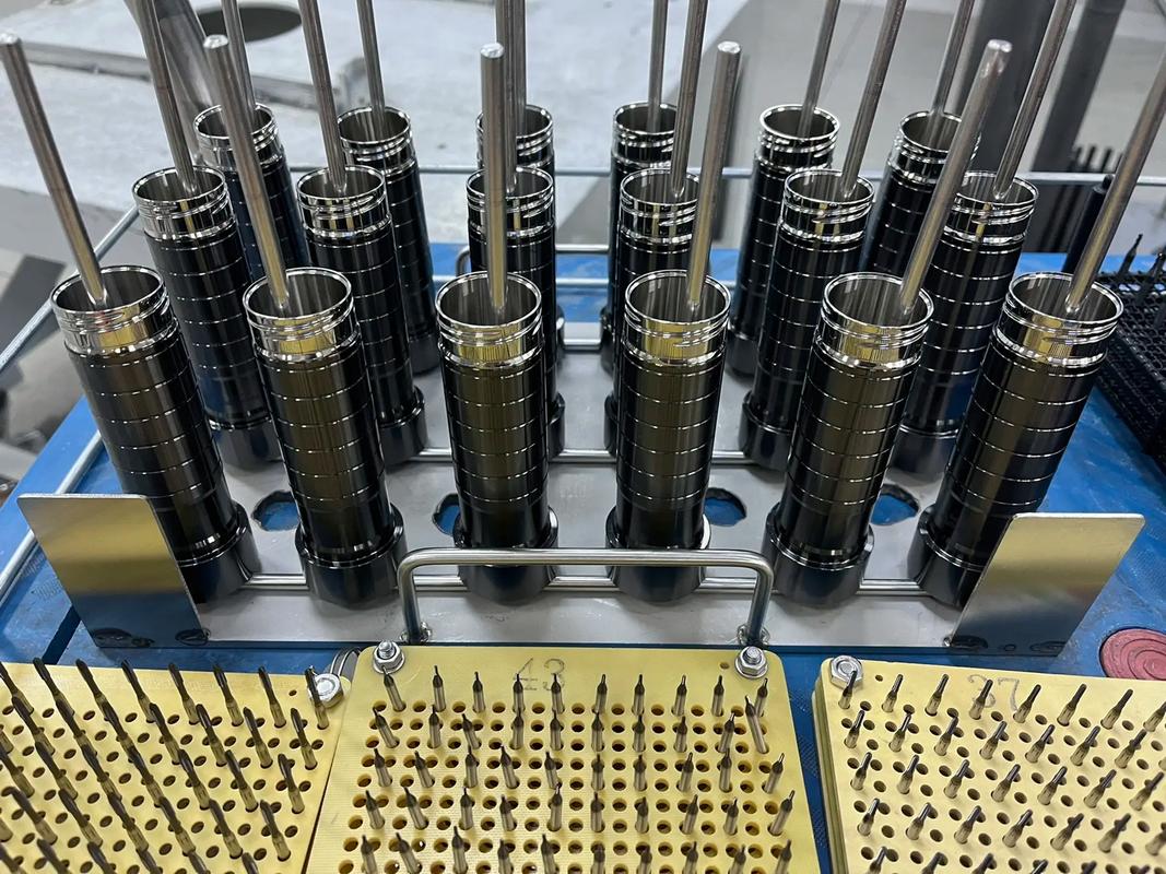 东莞汽车零配件厂数控机床涂层刀具实拍