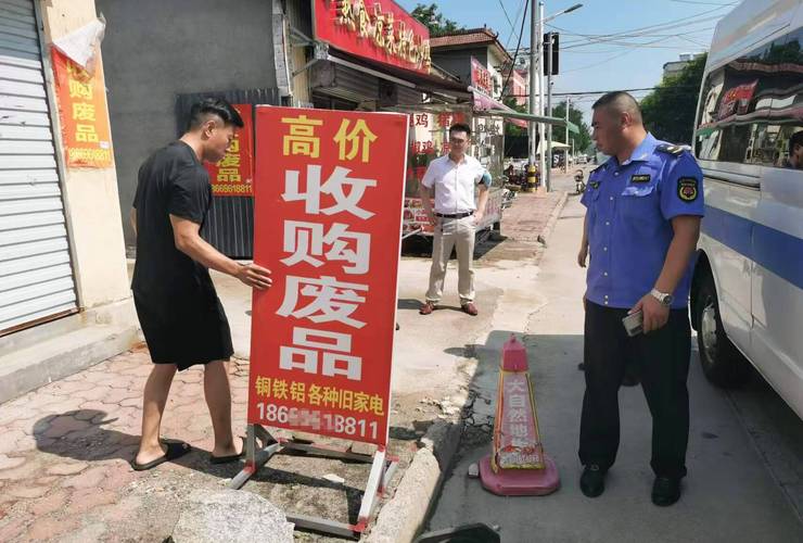 线下门店违规广告标识整改现场