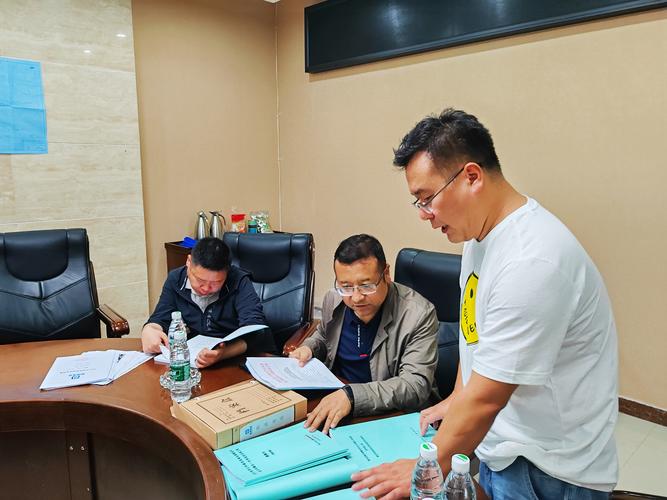 律师核查集体土地征收项目文件现场