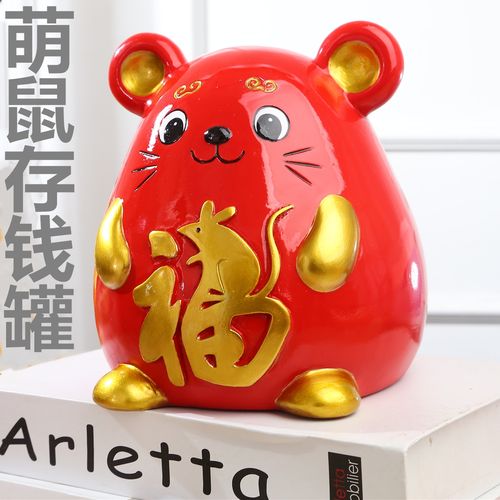 三个卡通儿童储蓄罐放餐桌实拍