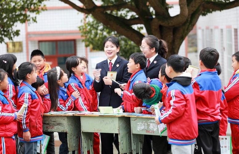 未成年人保护法宣传进校园 检察官讲解