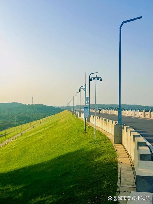 湖北南漳峡口古镇漳河河畔风光