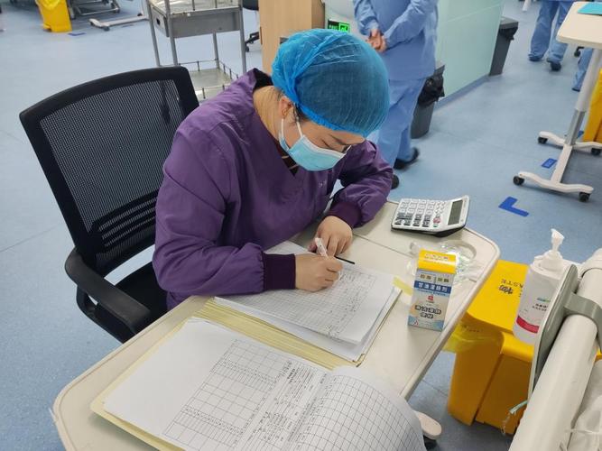 工业一线从业者整理个人看病记录实拍