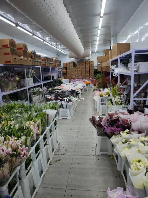 南京社区楼下便民鲜花快递店实景