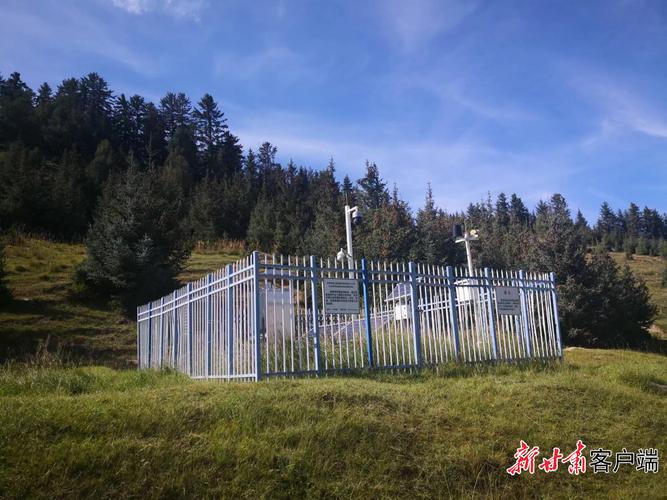 祁连山海拔4000米野外太阳能生态监测节点实拍