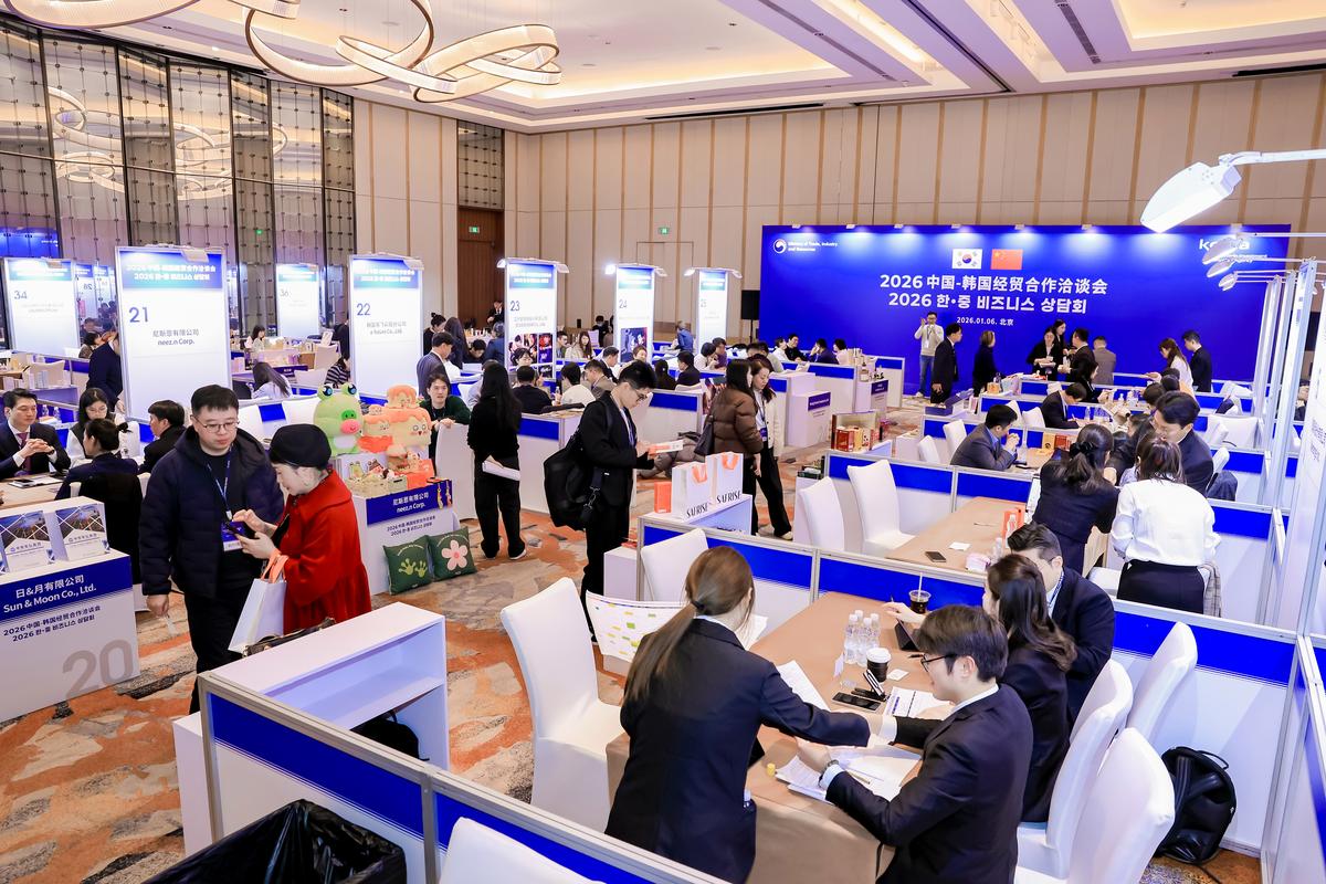 B2B工业展会现场洽谈区实拍