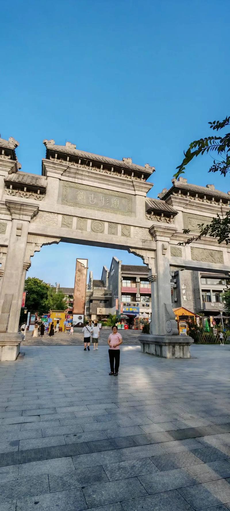 窑埠古镇白天的景色