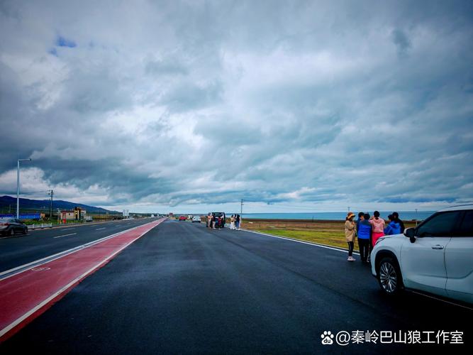 青海哈拉湖沿湖自驾游公路