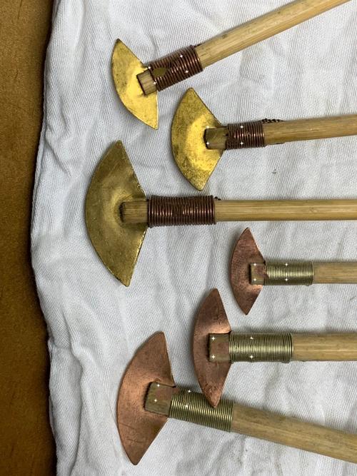 贵州苗族手工蜡染老铜刀特写