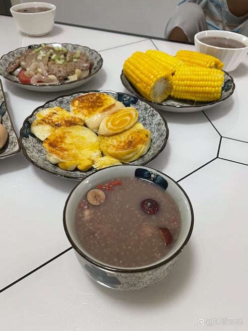 家庭日常轻断食早餐场景