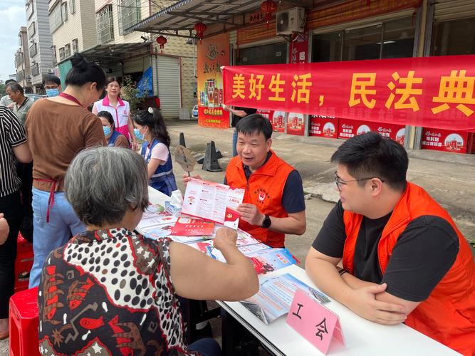 社区普法摊摆放的民间借贷证据留存提示宣传页