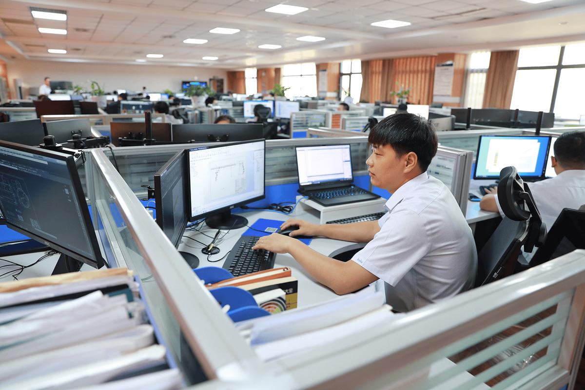 工业工程师办公室整理项目履历场景图