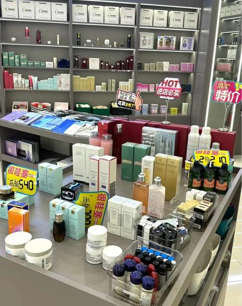 商场美妆区护肤产品陈列实拍