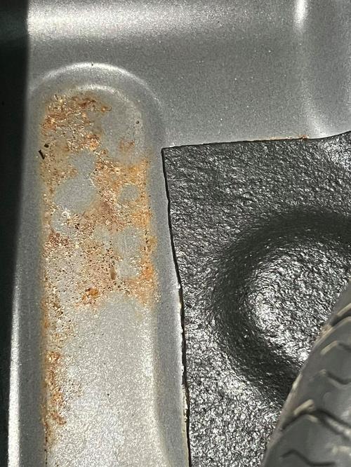 真空干燥箱内胆生锈破损案例图