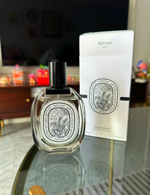Diptyque玫瑰之水发香喷雾瓶身特写