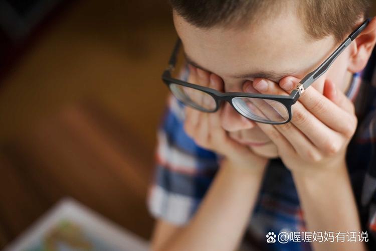 书包轻不轻,看孩子眼睛亮不亮