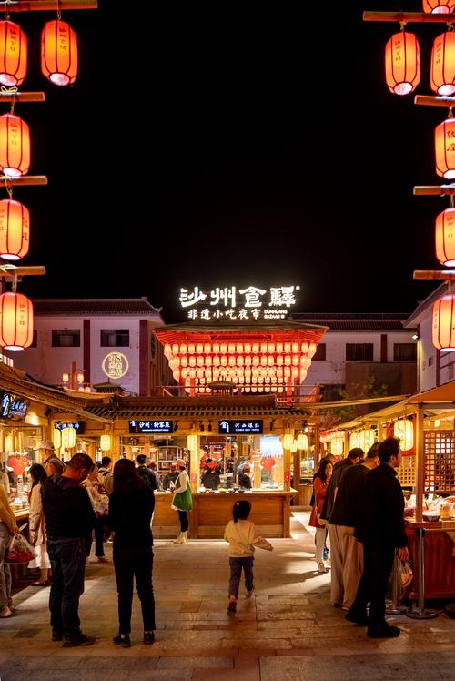 敦煌夜市沿街杏皮水摊位实景