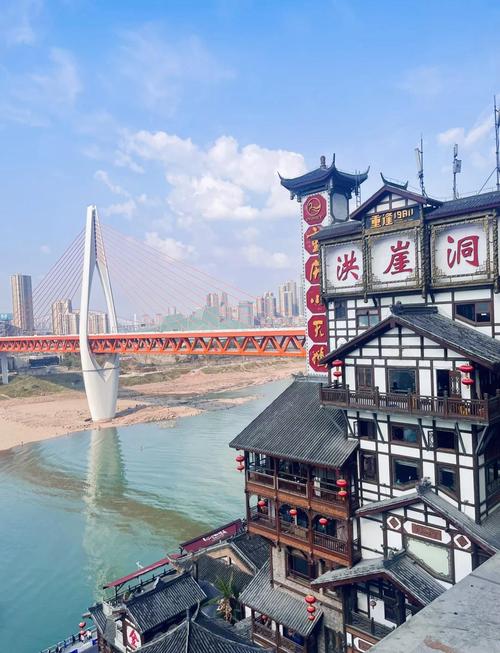 洪崖洞1楼对面：毫无技术含量的“标准照”？