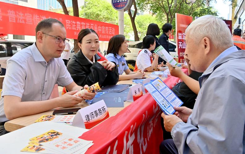 老年人维权法律咨询现场实拍