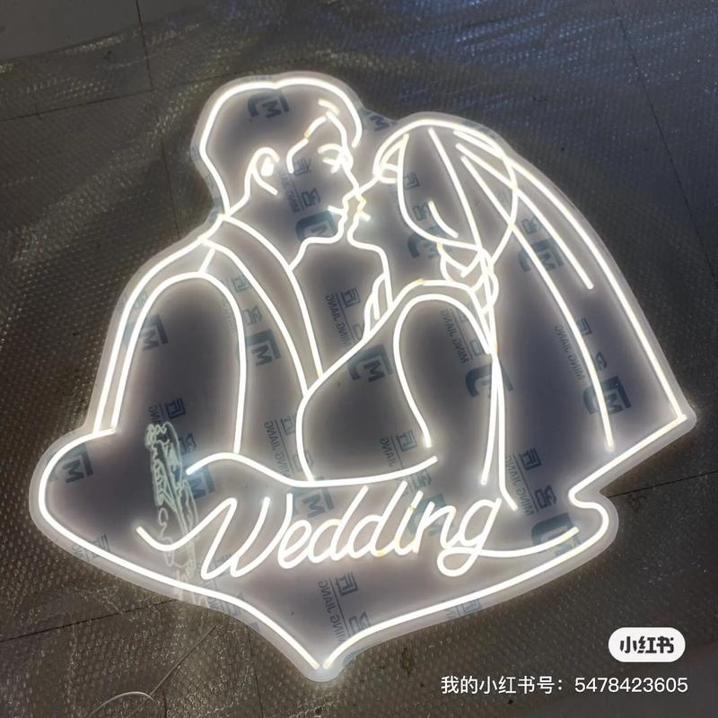 定制婚礼霓虹灯字母墙手写体奶油粉光实景照