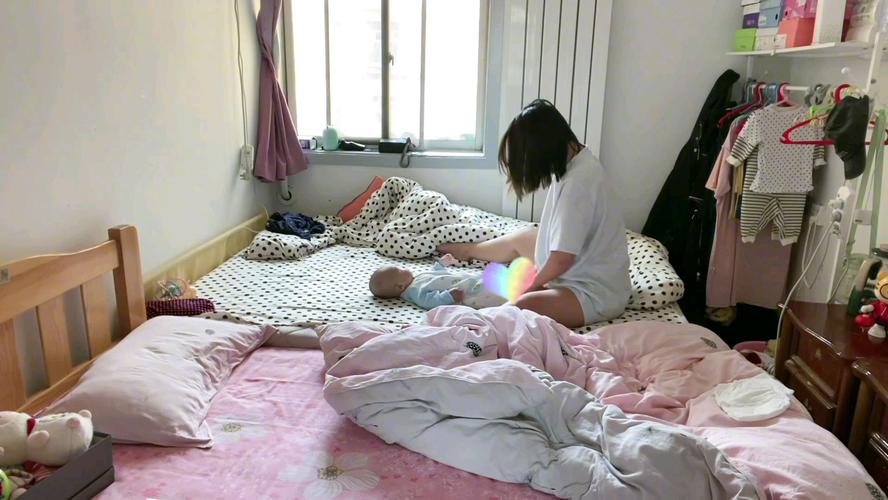 宝妈带娃晨间出门磨蹭拖延场景实拍
