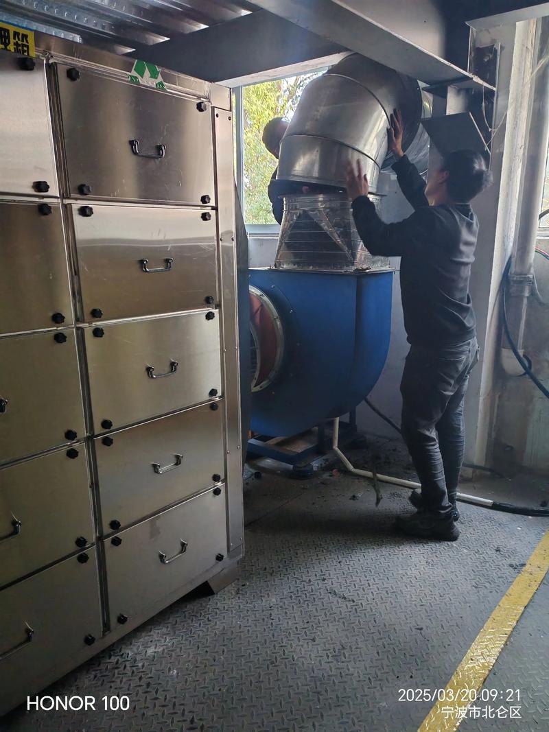 废气处理活性炭吸附箱更换活性炭