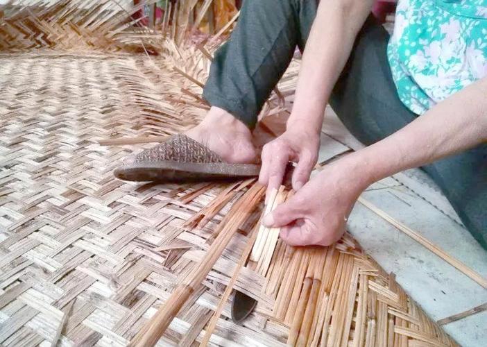 白洋淀非遗苇编手艺人现场编苇席